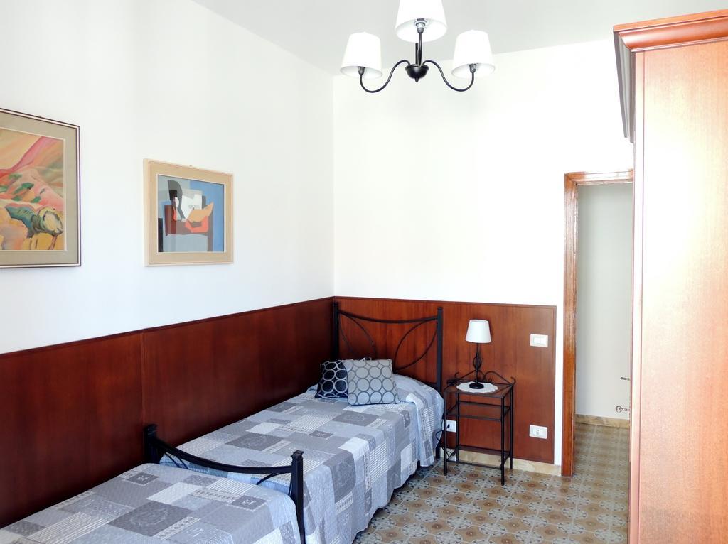 Mary Centro Storico Apartment Алгеро Стая снимка